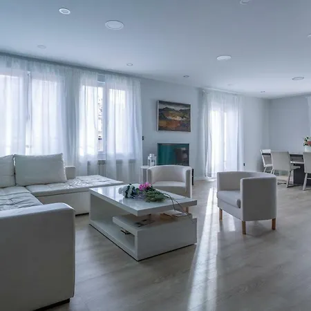 Gran Via Deluxe Apartment